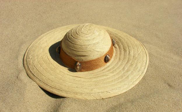El sombrero, mejor que la gorra para protegerse. 