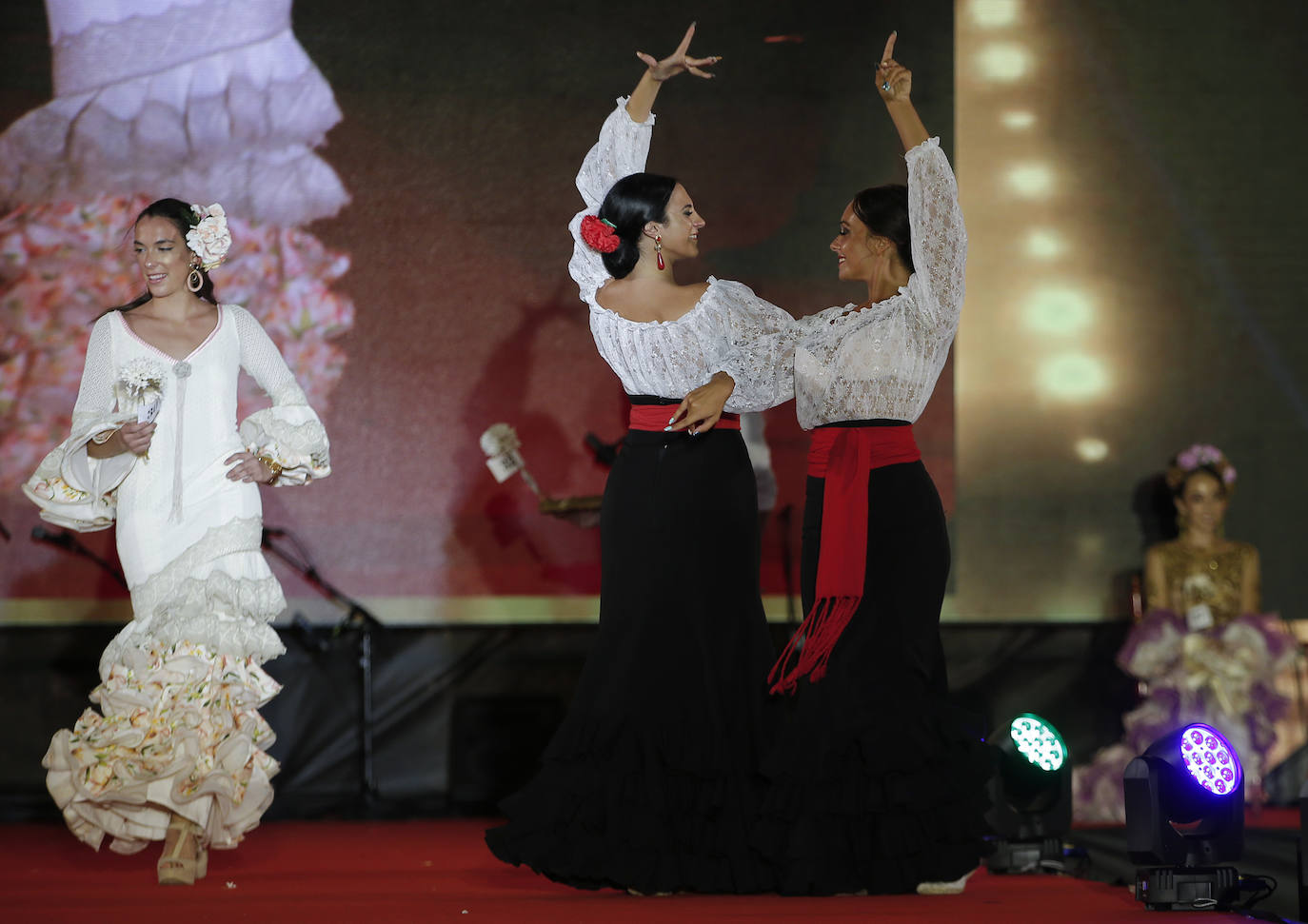 Un total de 32 chicas y los 16 chicos participaron en la gala presentada por Rocío Alba y Pepelu Ramos y que contó con la actuación de Virginia Gámez.