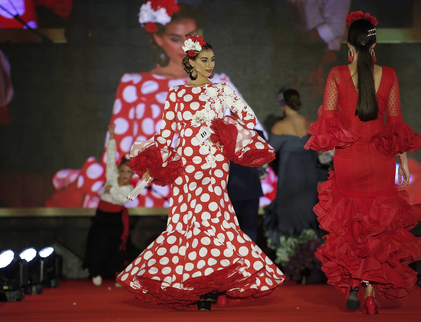 Un total de 32 chicas y los 16 chicos participaron en la gala presentada por Rocío Alba y Pepelu Ramos y que contó con la actuación de Virginia Gámez.