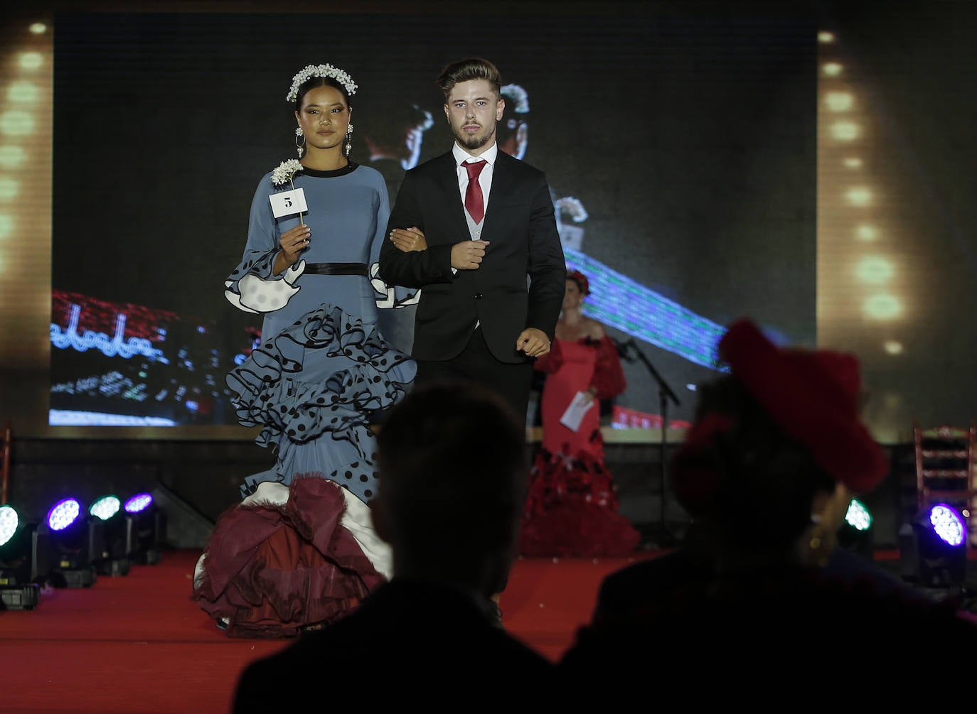 Un total de 32 chicas y los 16 chicos participaron en la gala presentada por Rocío Alba y Pepelu Ramos y que contó con la actuación de Virginia Gámez.