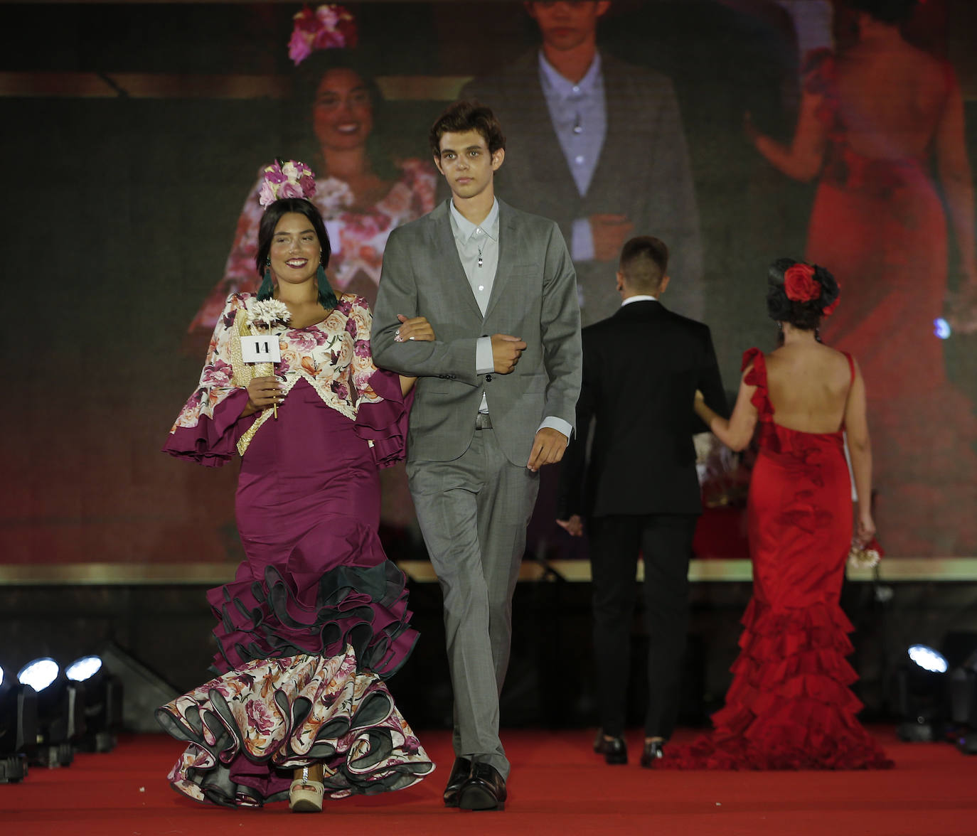 Un total de 32 chicas y los 16 chicos participaron en la gala presentada por Rocío Alba y Pepelu Ramos y que contó con la actuación de Virginia Gámez.