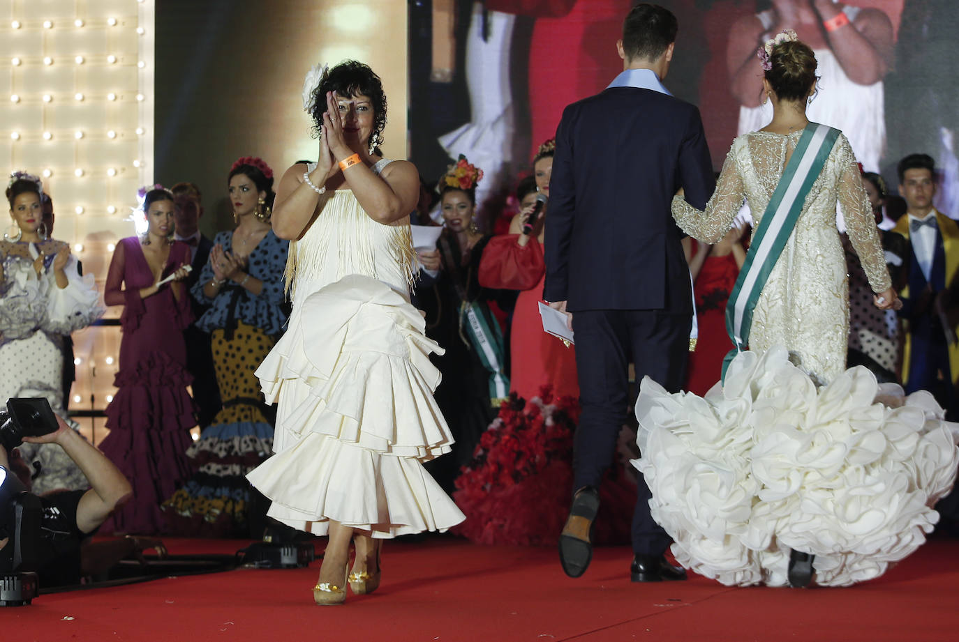 Un total de 32 chicas y los 16 chicos participaron en la gala presentada por Rocío Alba y Pepelu Ramos y que contó con la actuación de Virginia Gámez.