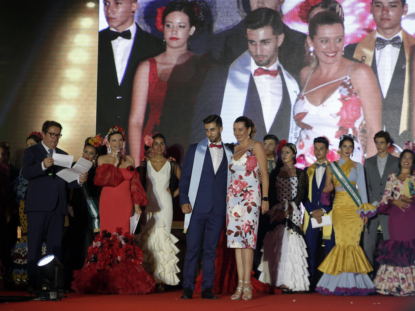 Un total de 32 chicas y los 16 chicos participaron en la gala presentada por Rocío Alba y Pepelu Ramos y que contó con la actuación de Virginia Gámez.