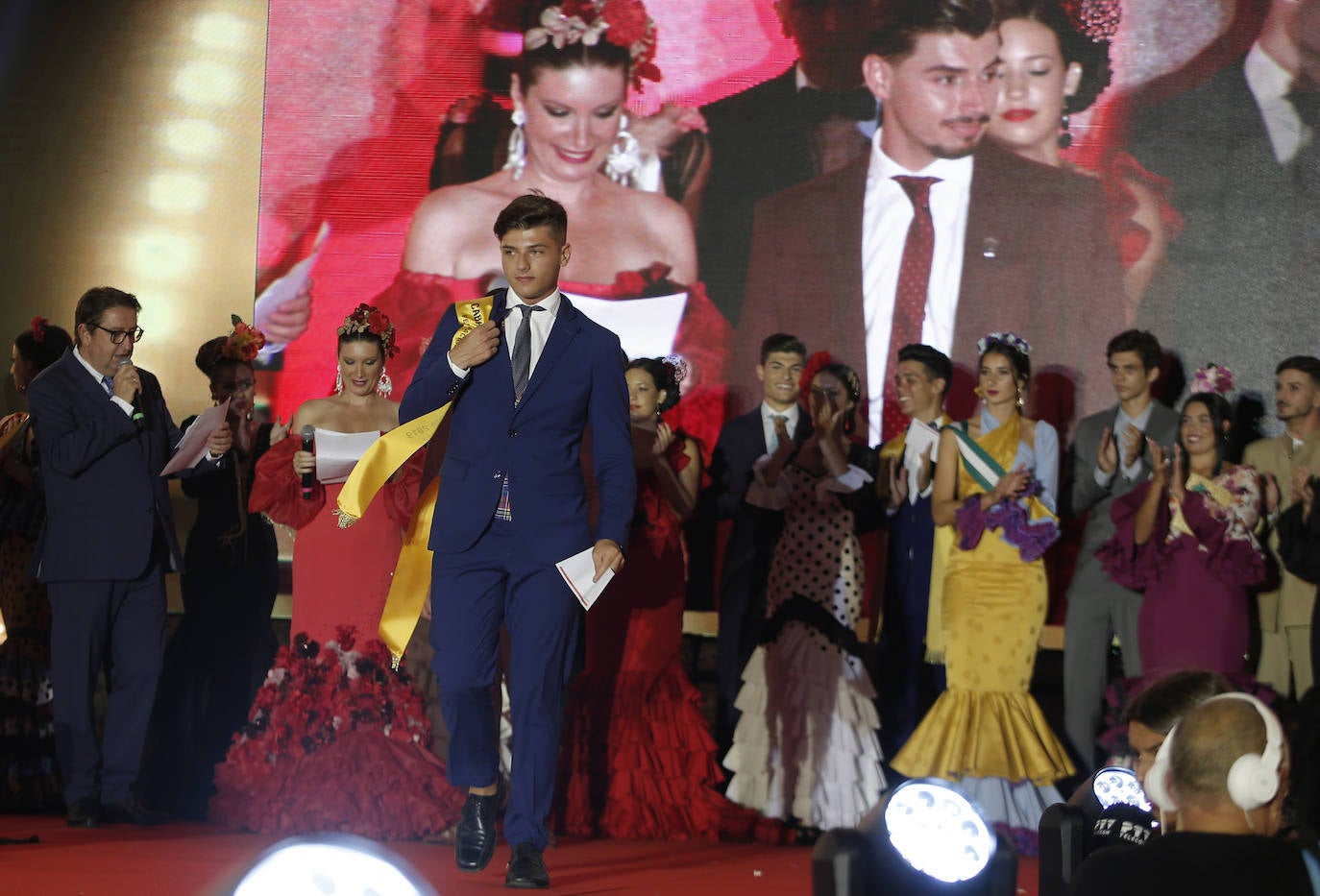 Un total de 32 chicas y los 16 chicos participaron en la gala presentada por Rocío Alba y Pepelu Ramos y que contó con la actuación de Virginia Gámez.