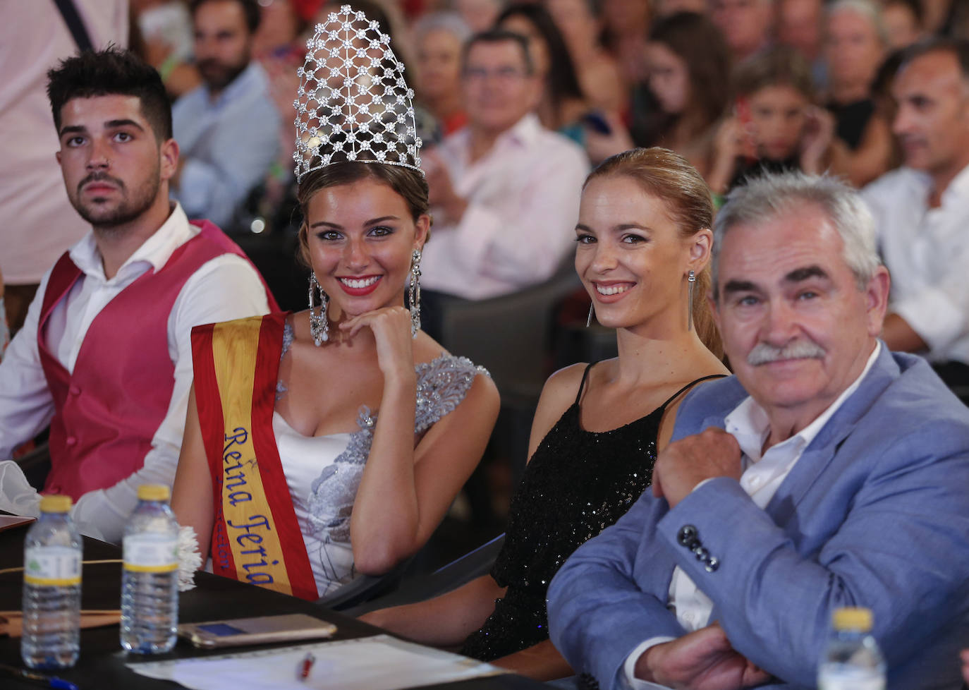 Un total de 32 chicas y los 16 chicos participaron en la gala presentada por Rocío Alba y Pepelu Ramos y que contó con la actuación de Virginia Gámez.