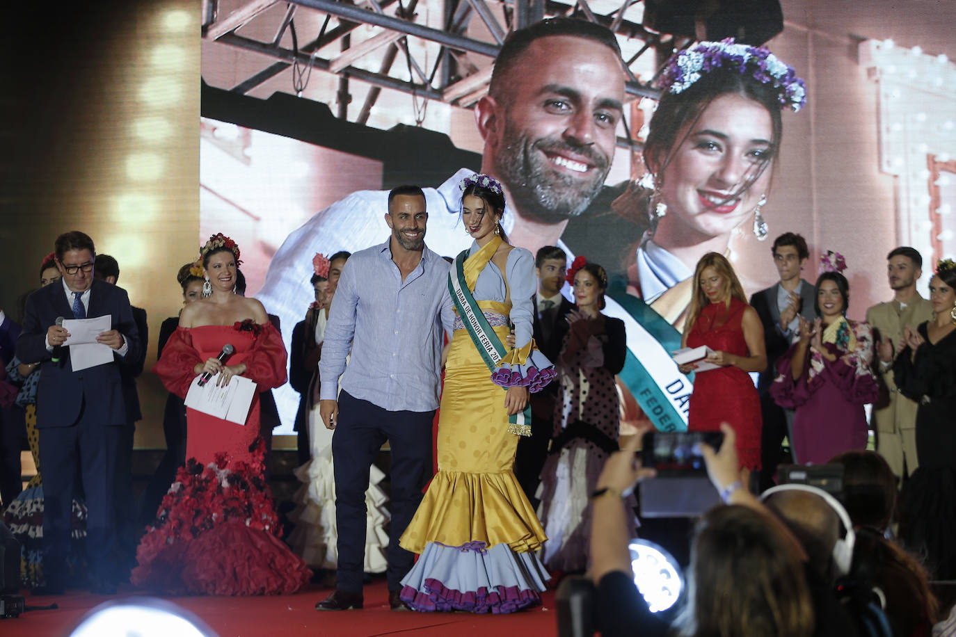 Un total de 32 chicas y los 16 chicos participaron en la gala presentada por Rocío Alba y Pepelu Ramos y que contó con la actuación de Virginia Gámez.