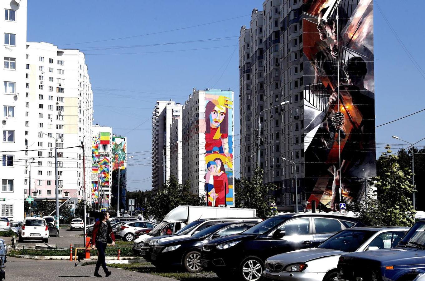 Una vista de graffiti en el distrito en Odintsovo, cerca de Moscú, Rusia. Durante el Festival Mofogénesis Urbana en Moscú participan 60 artistas de más de 20 países.
