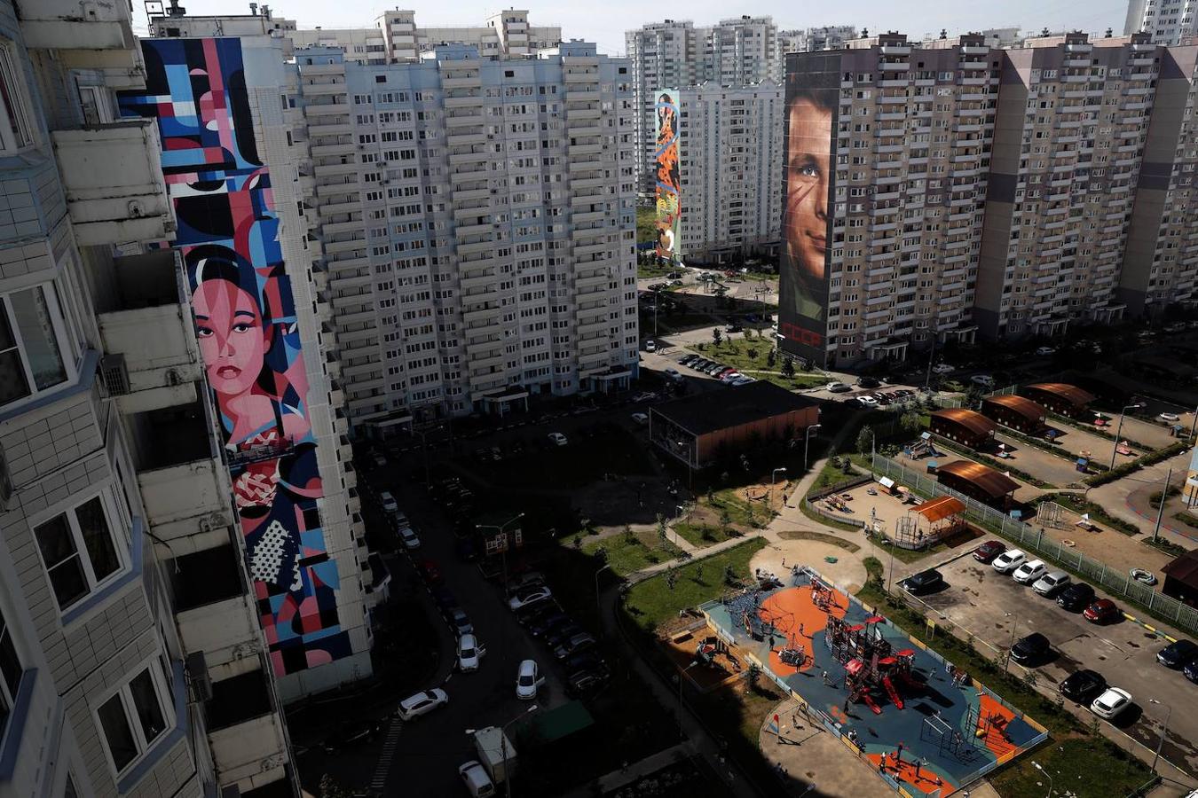Una vista de graffiti en el distrito en Odintsovo, cerca de Moscú, Rusia. Durante el Festival Mofogénesis Urbana en Moscú participan 60 artistas de más de 20 países.