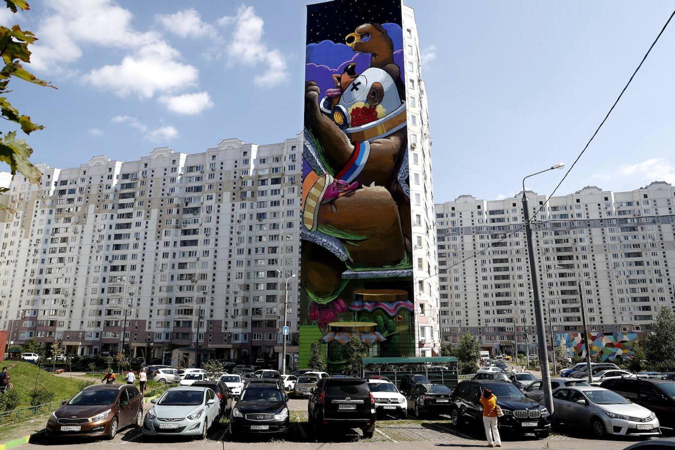 Una vista de graffiti en el distrito en Odintsovo, cerca de Moscú, Rusia. Durante el Festival Mofogénesis Urbana en Moscú participan 60 artistas de más de 20 países.