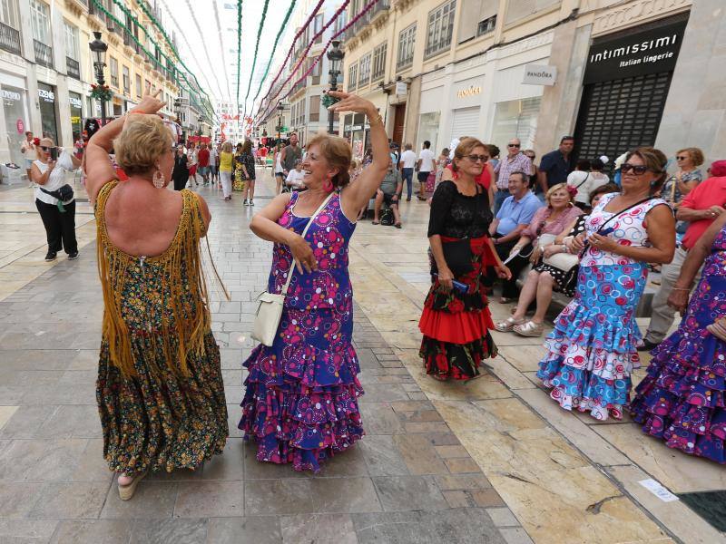 Miles de personas disfrutan un día más de la fiesta en el Real y el Centro. 