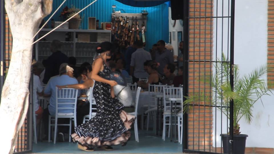 Algunos trajes de flamenca y caballistas el jueves en el Real. 