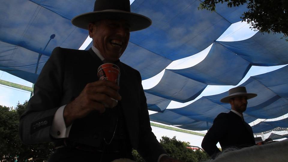 Algunos trajes de flamenca y caballistas el jueves en el Real. 