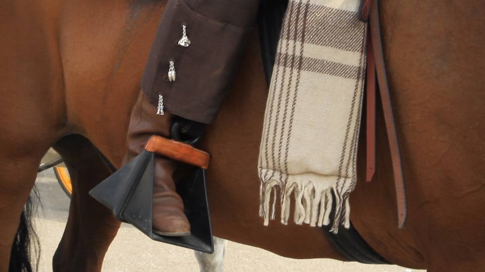 Algunos trajes de flamenca y caballistas el jueves en el Real. 