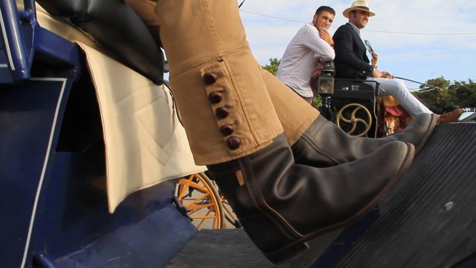 Algunos trajes de flamenca y caballistas el jueves en el Real. 