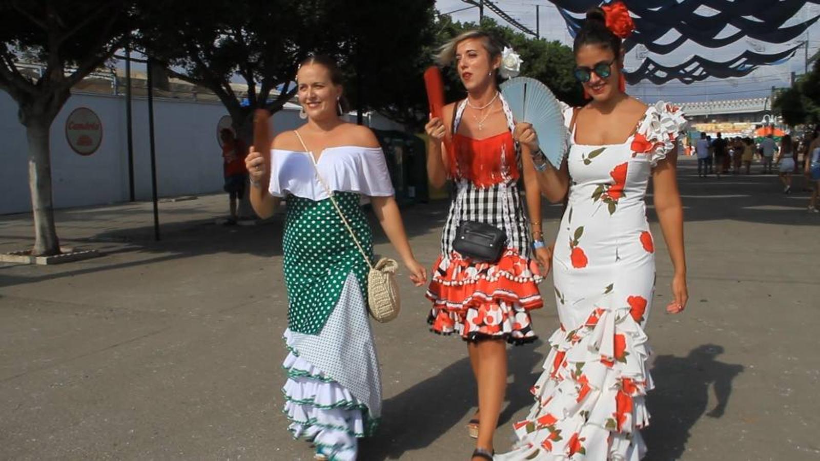 Algunos trajes de flamenca y caballistas el jueves en el Real. 
