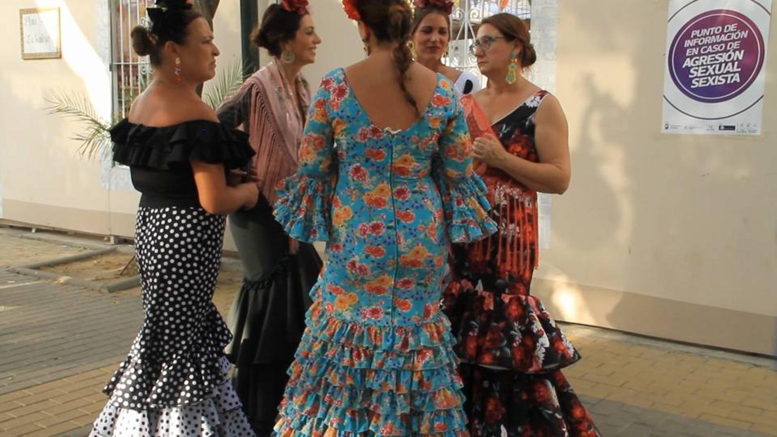 Algunos trajes de flamenca y caballistas el jueves en el Real. 