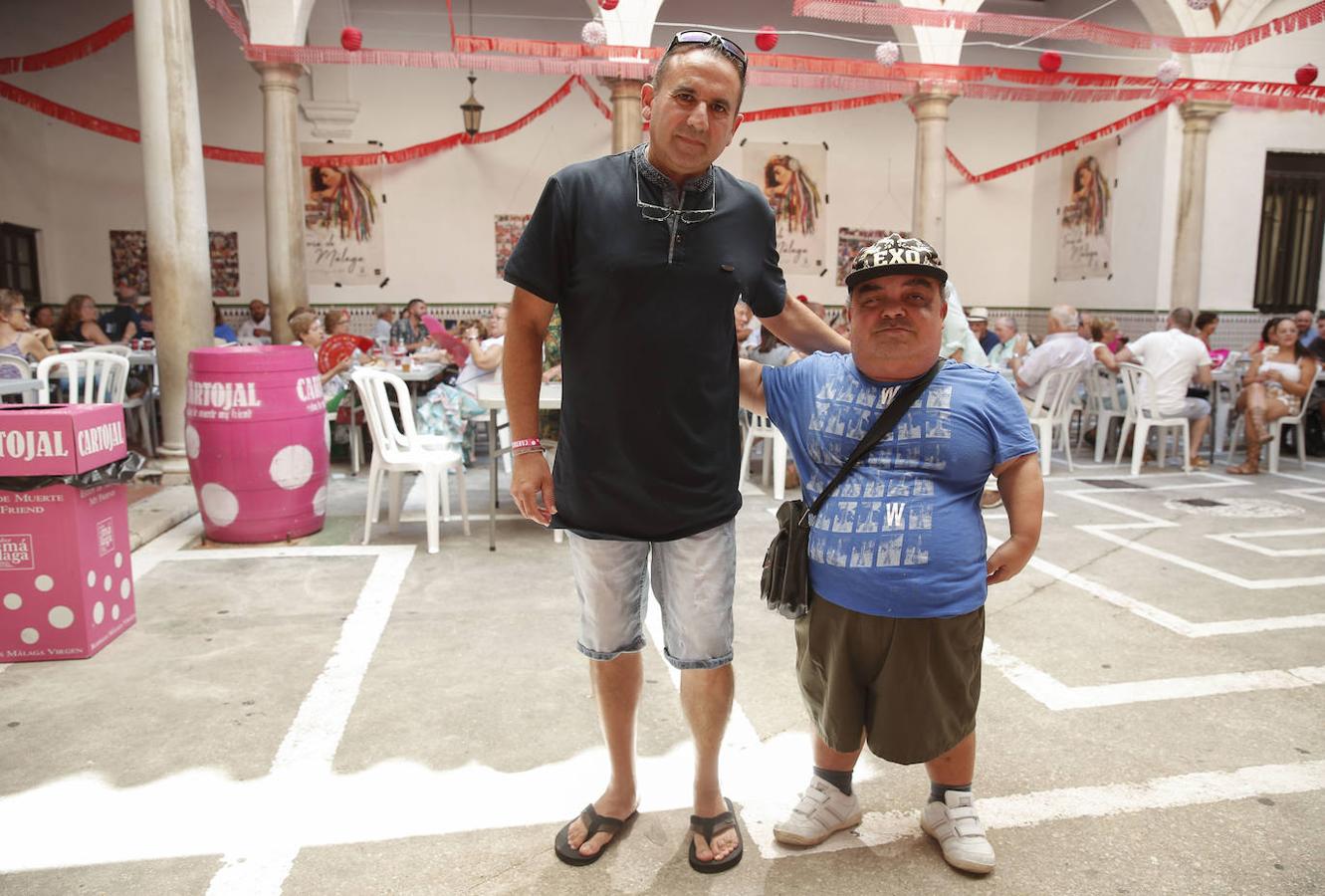 Miles de malagueños visitan el Real y el Centro en la recta final de la fiesta. 