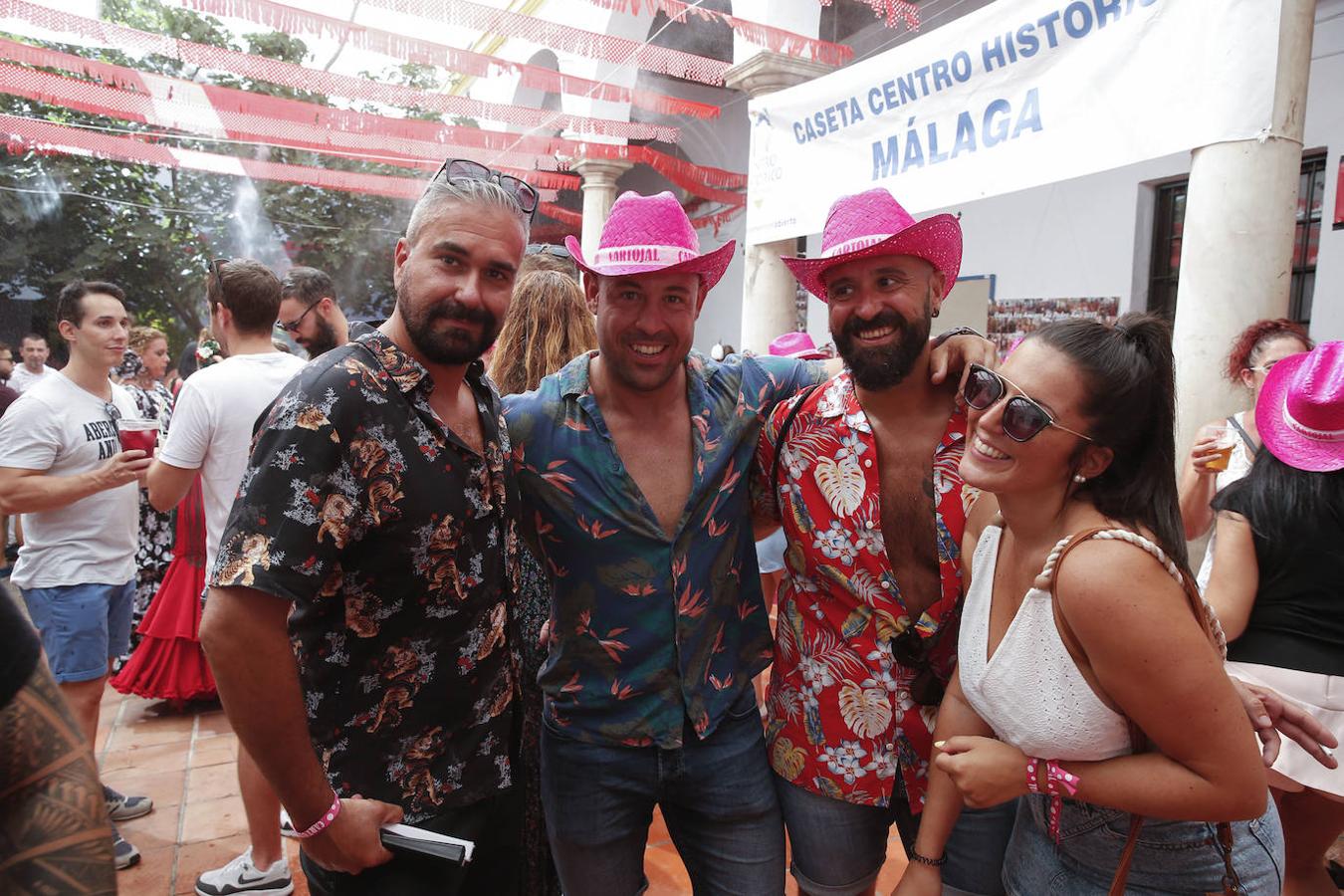 Miles de malagueños visitan el Real y el Centro en la recta final de la fiesta. 