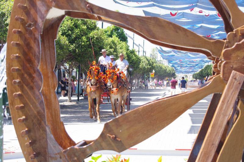 Miles de malagueños visitan el Real y el Centro en la recta final de la fiesta. 