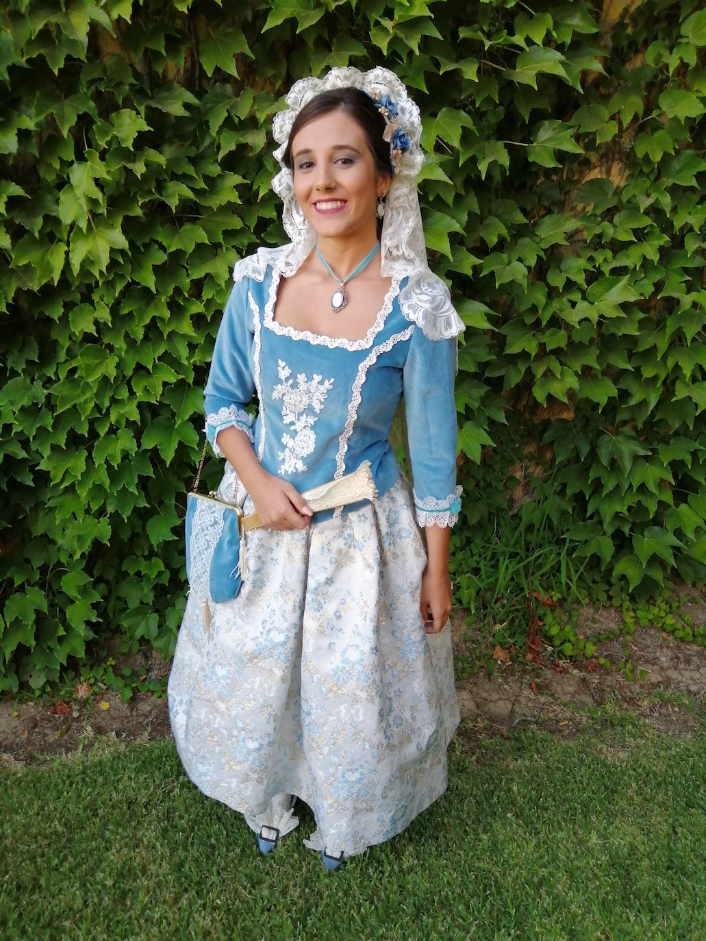 Marta Pérez, de celeste