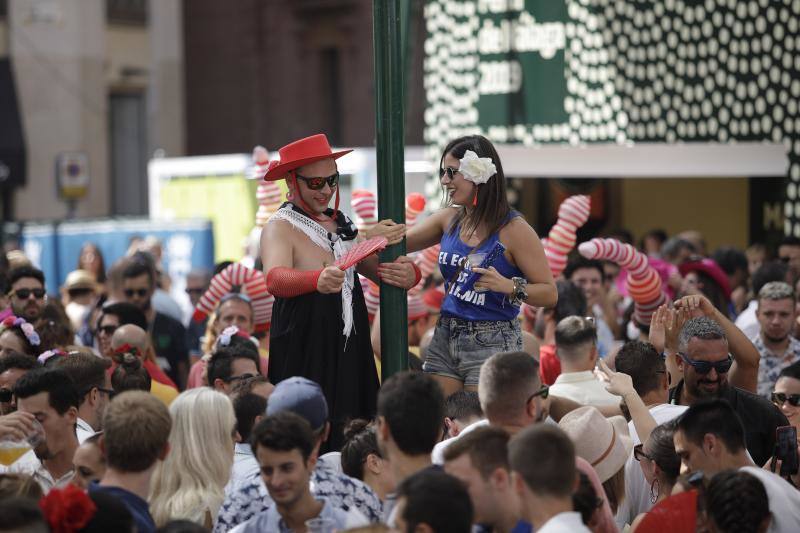 Miles de personas apuran las últimas horas de fiesta tanto en el Centro como en el Real. 
