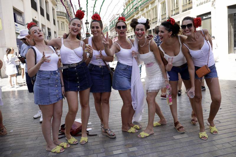 Miles de personas apuran las últimas horas de fiesta tanto en el Centro como en el Real. 