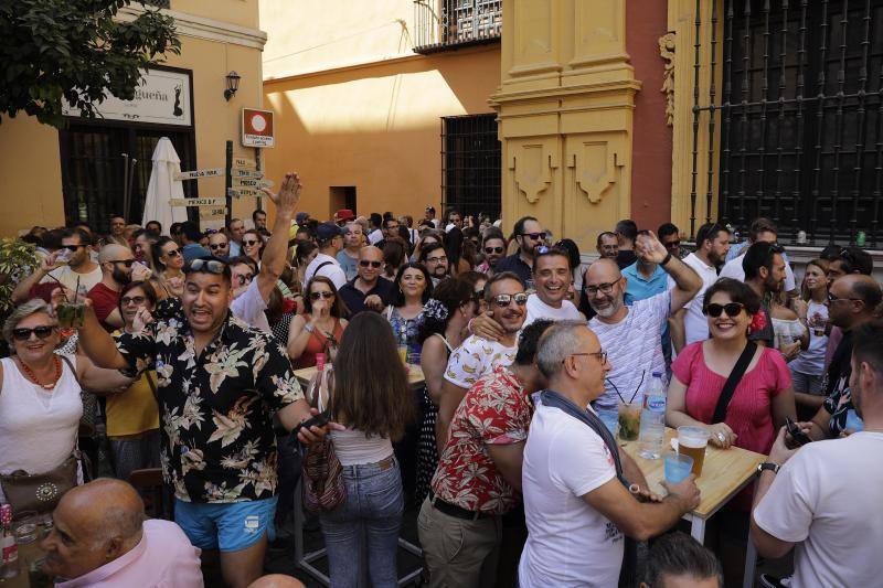 Miles de personas apuran las últimas horas de fiesta tanto en el Centro como en el Real. 