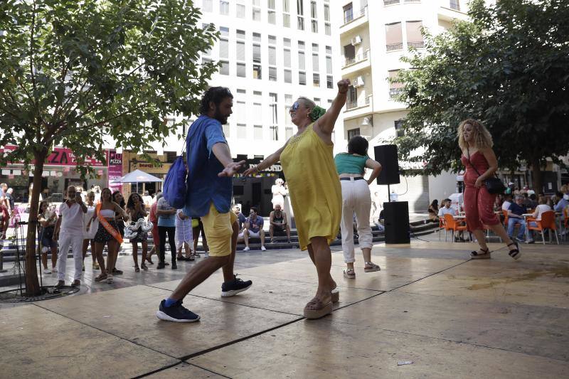 Miles de personas apuran las últimas horas de fiesta tanto en el Centro como en el Real. 