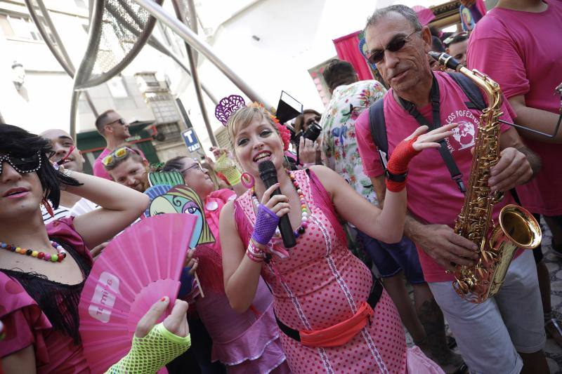 Miles de personas apuran las últimas horas de fiesta tanto en el Centro como en el Real. 
