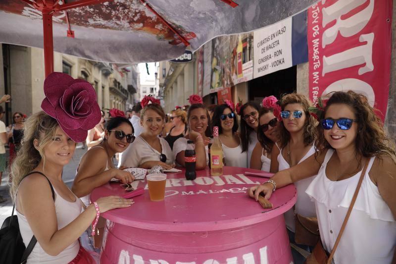 Miles de personas apuran las últimas horas de fiesta tanto en el Centro como en el Real. 