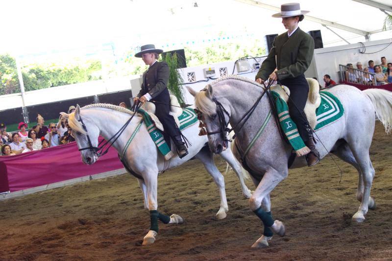 Miles de personas apuran las últimas horas de fiesta tanto en el Centro como en el Real. 