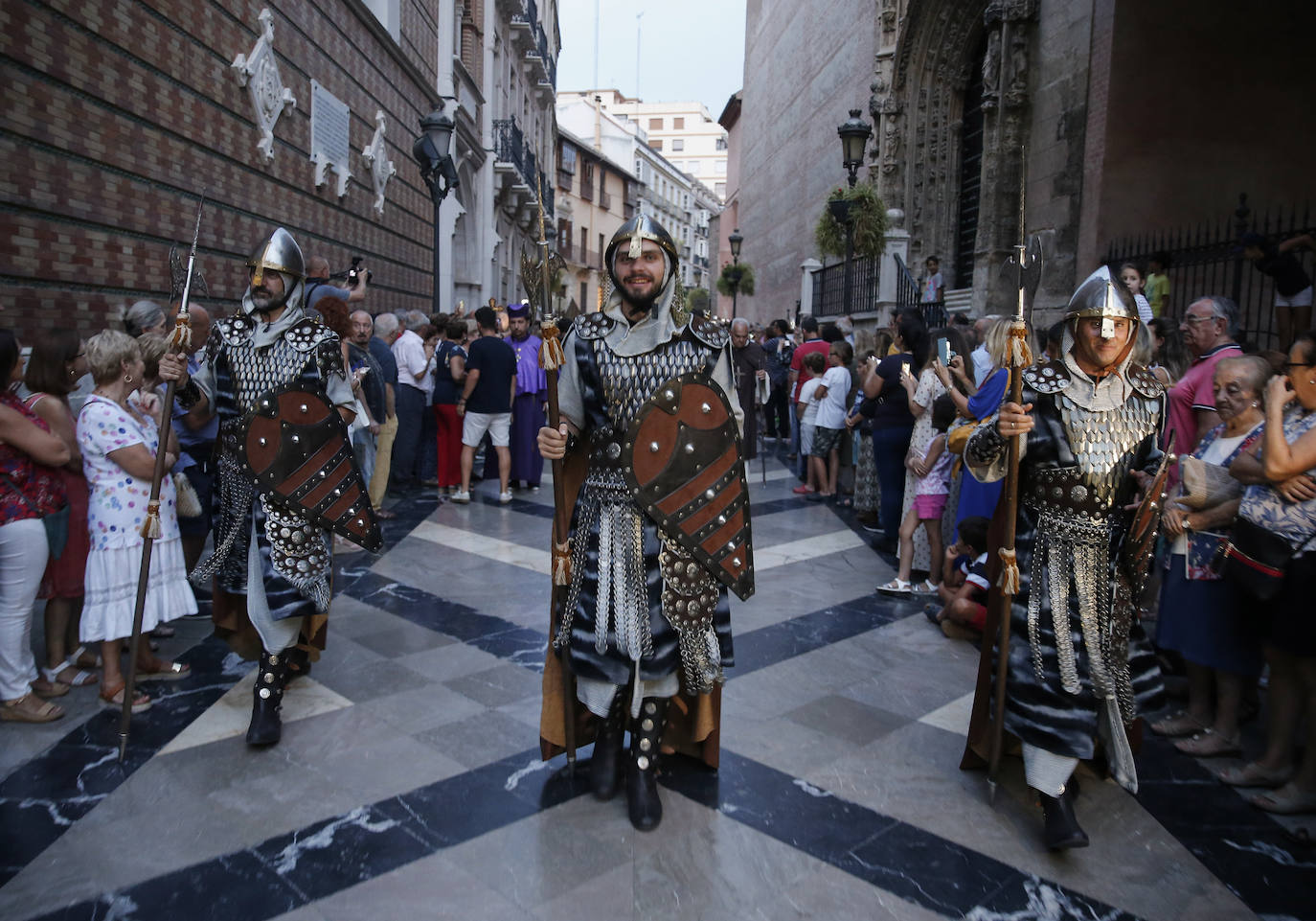 Más de 200 figurantes participan en esta octava edición, que contó con el pintor Antonio Montiel como el rey Fernando