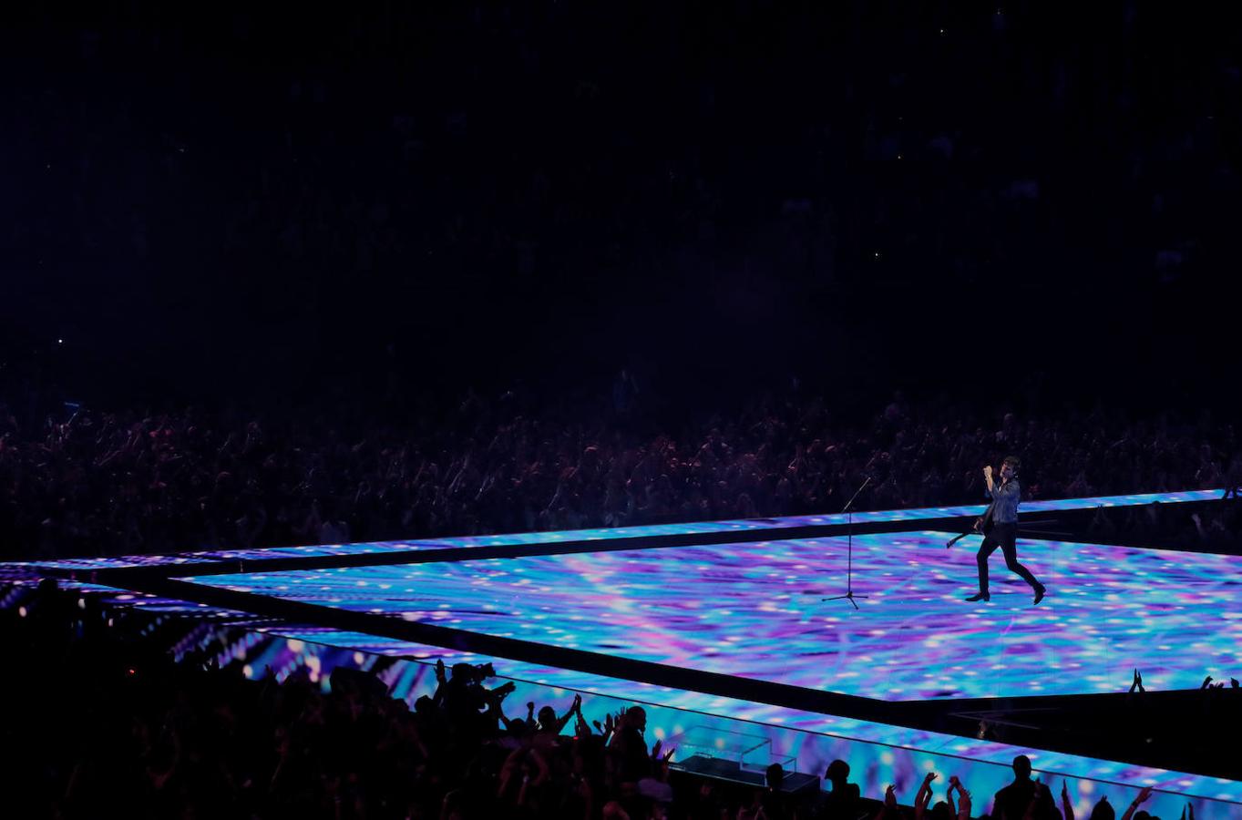 El cantante Shawn Mendez durante su actuación.