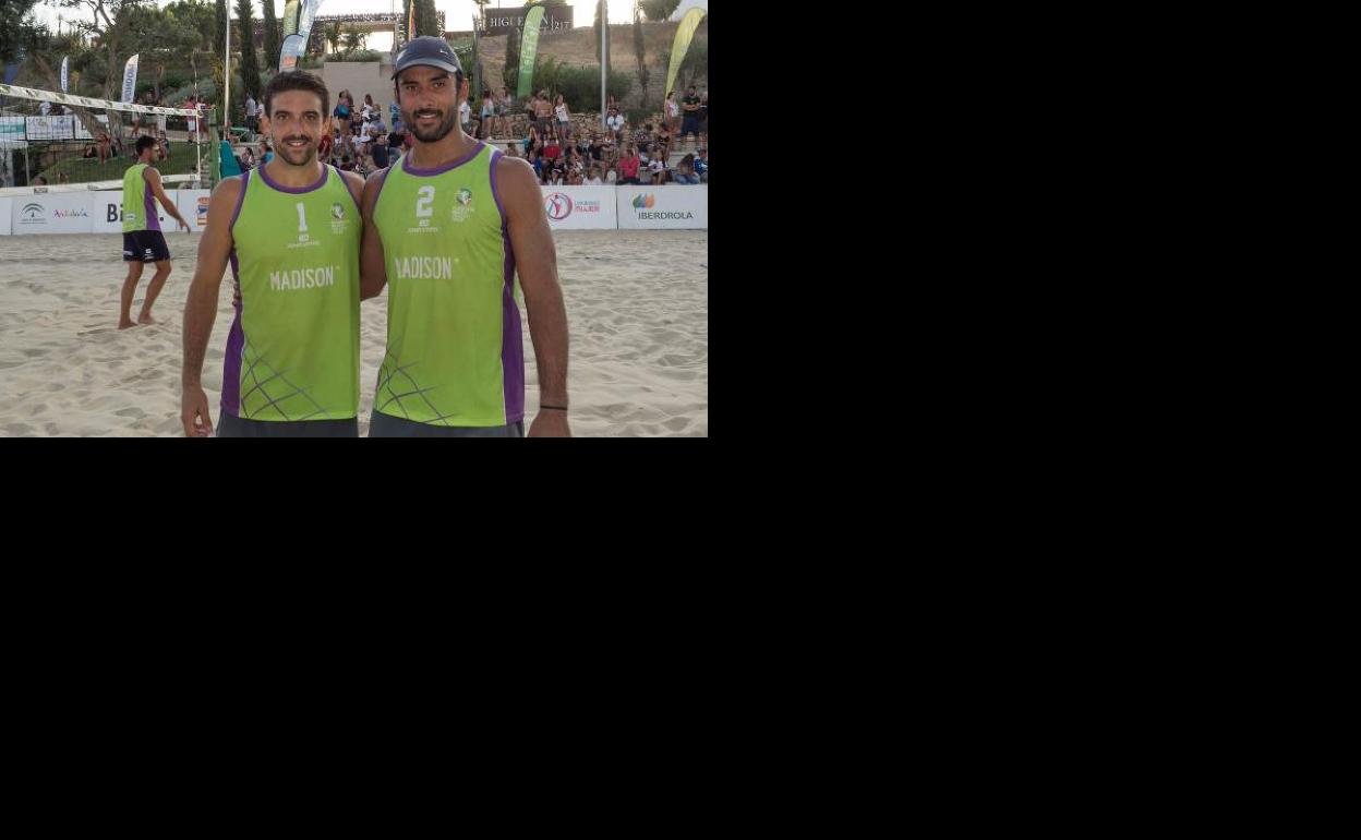 Los malagueños Del Amo y Batallán, ayer tras vencer su primer partido. 