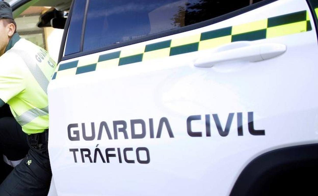 Provoca un accidente con un herido, huye del lugar y hace responsable a su hijo