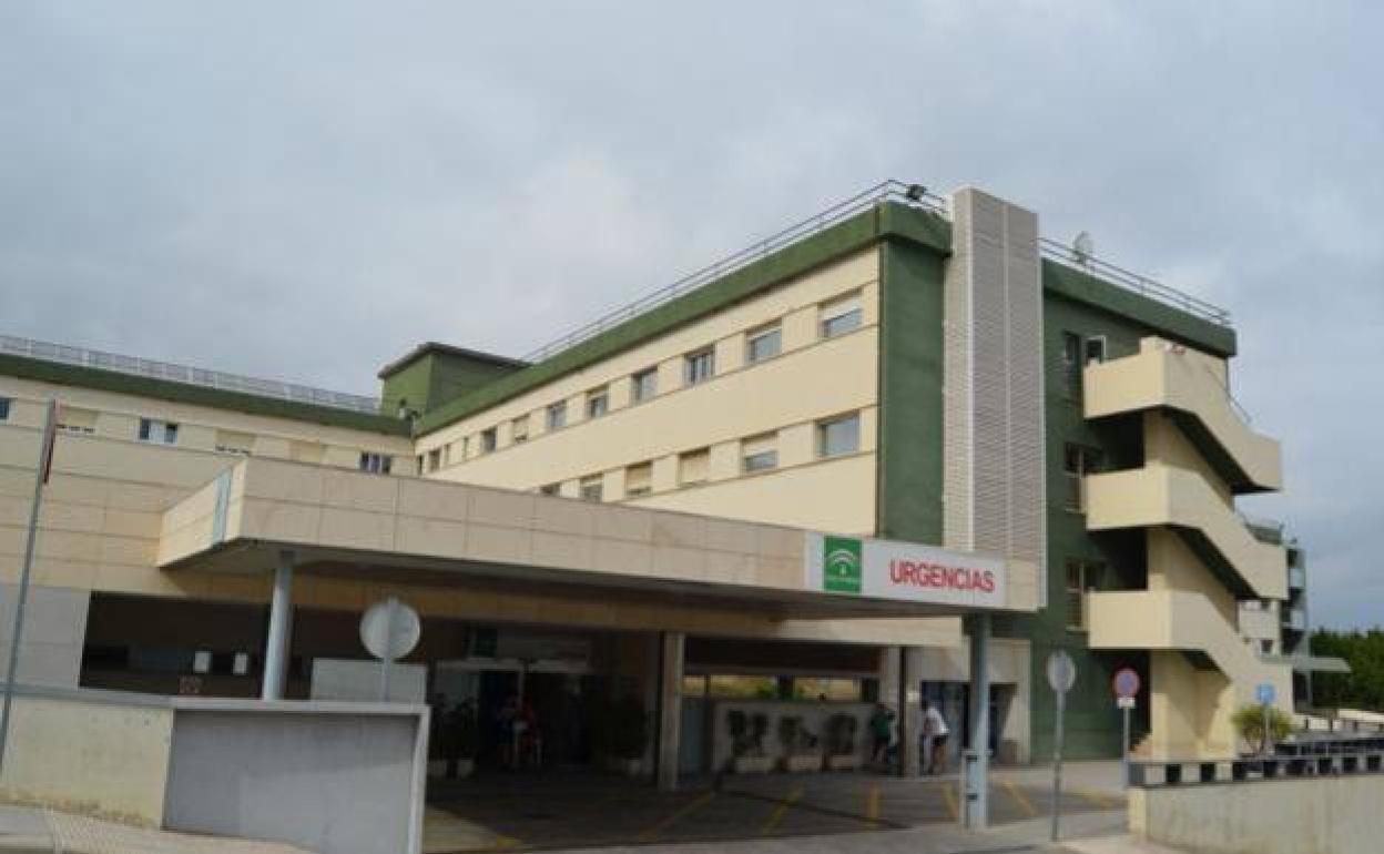 Acceso principal a las Urgencias del centro hospitalario de la Axarquía. 