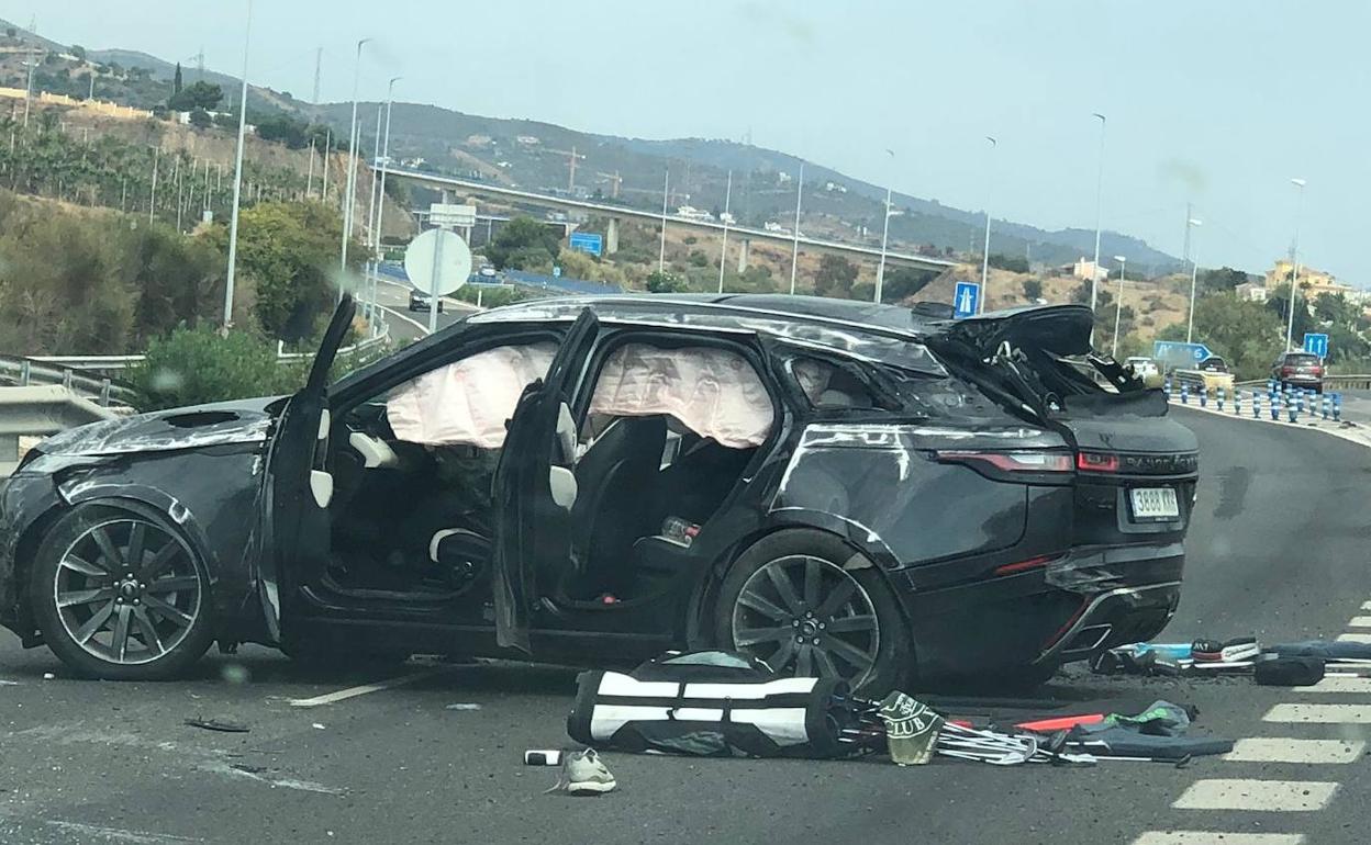 Un coche da varias vueltas de campana a la altura de La Cañada