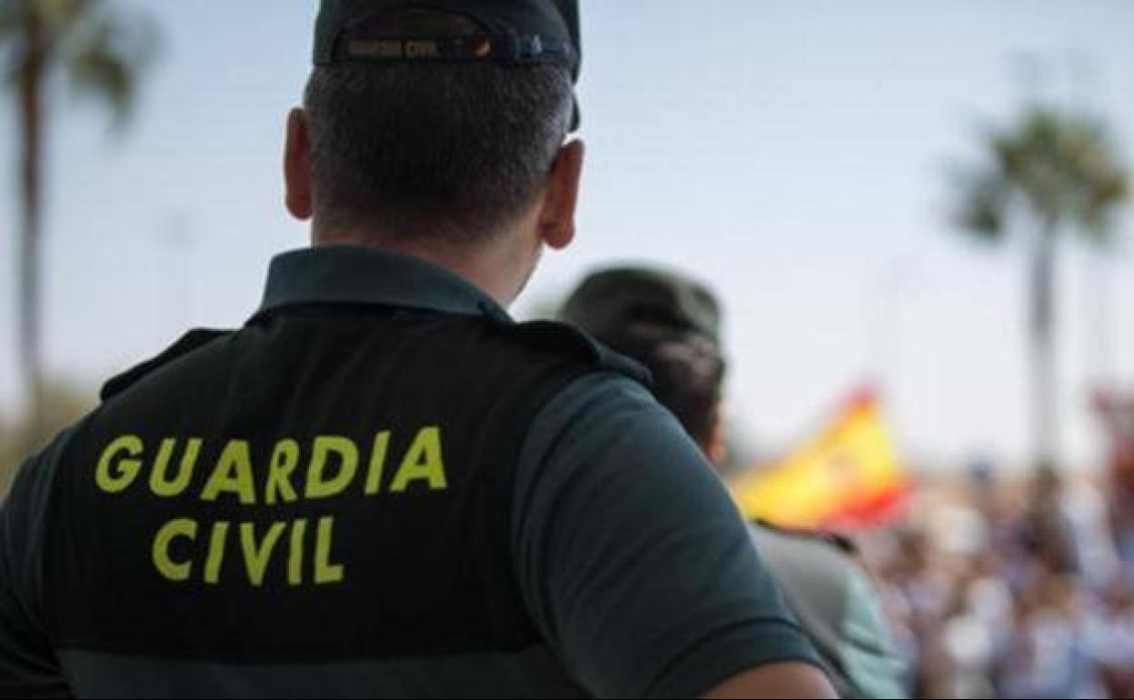 Un Guardia Civil de espaldas, en una imagen de archivo