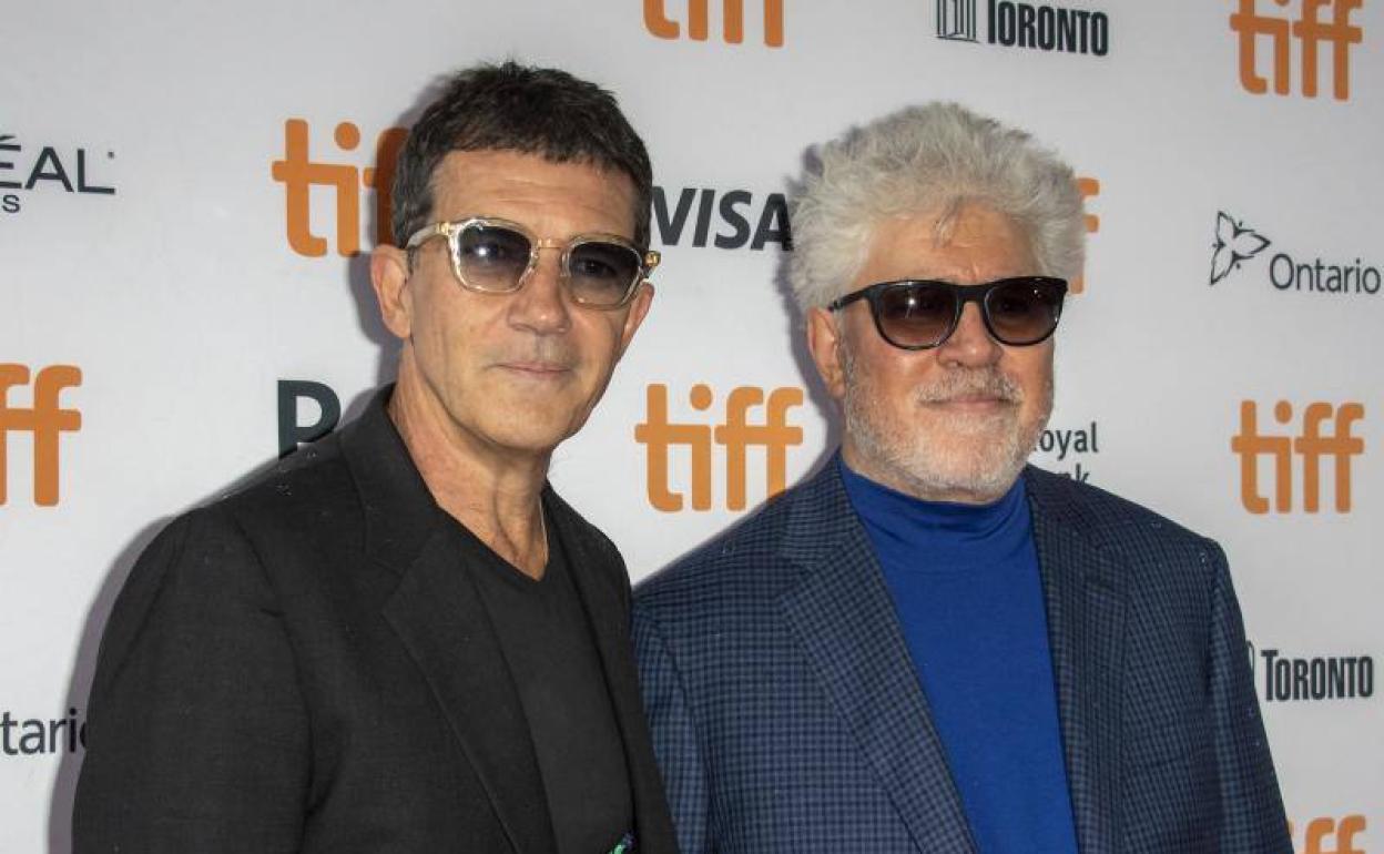 Banderas y Almodóvar, en el estreno del film en la segunda jornada del Festival Internacional de Cine de Toronto