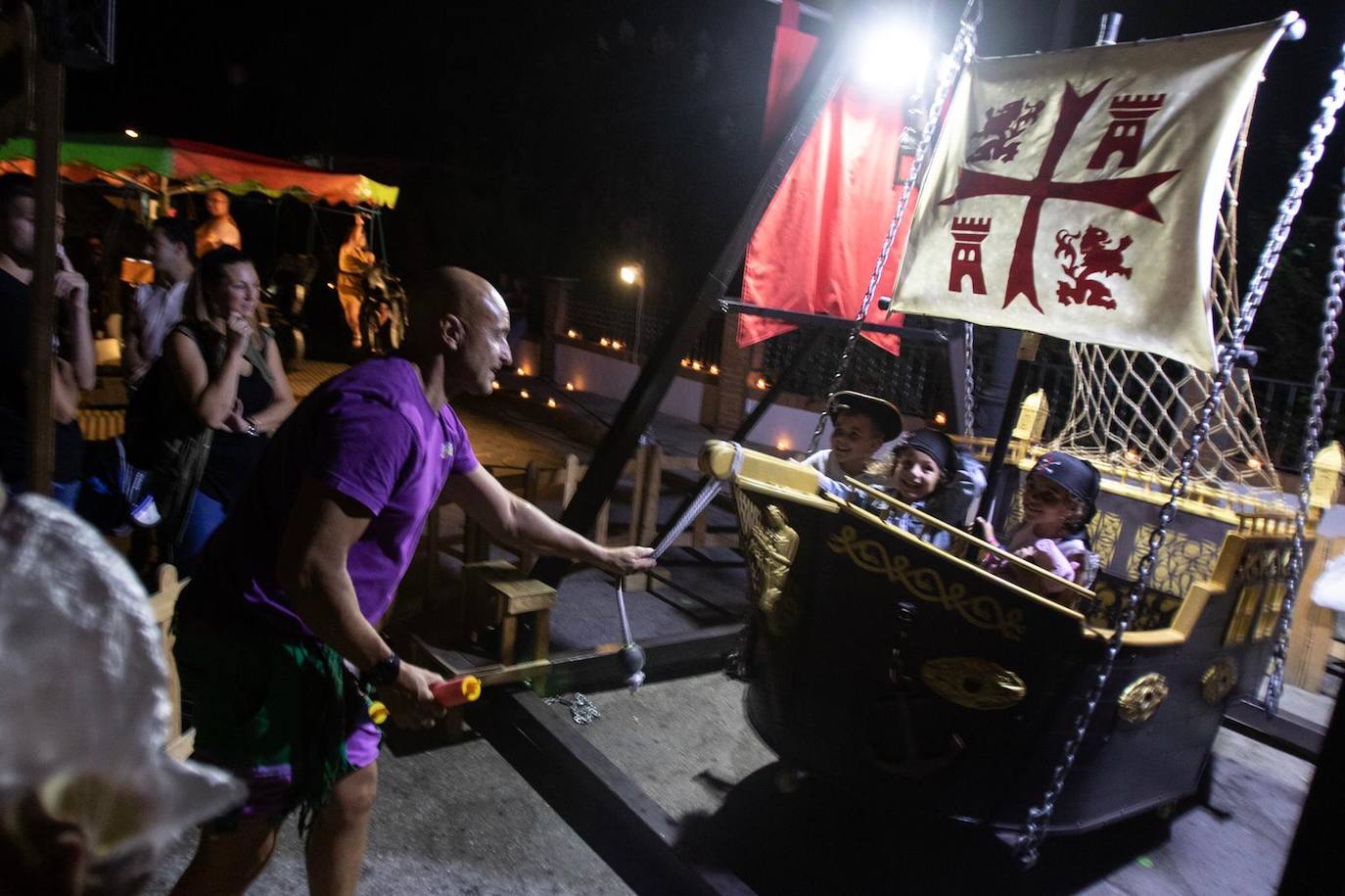 Unas 25.000 velas iluminan el municipio en la 23 edición de este certamen