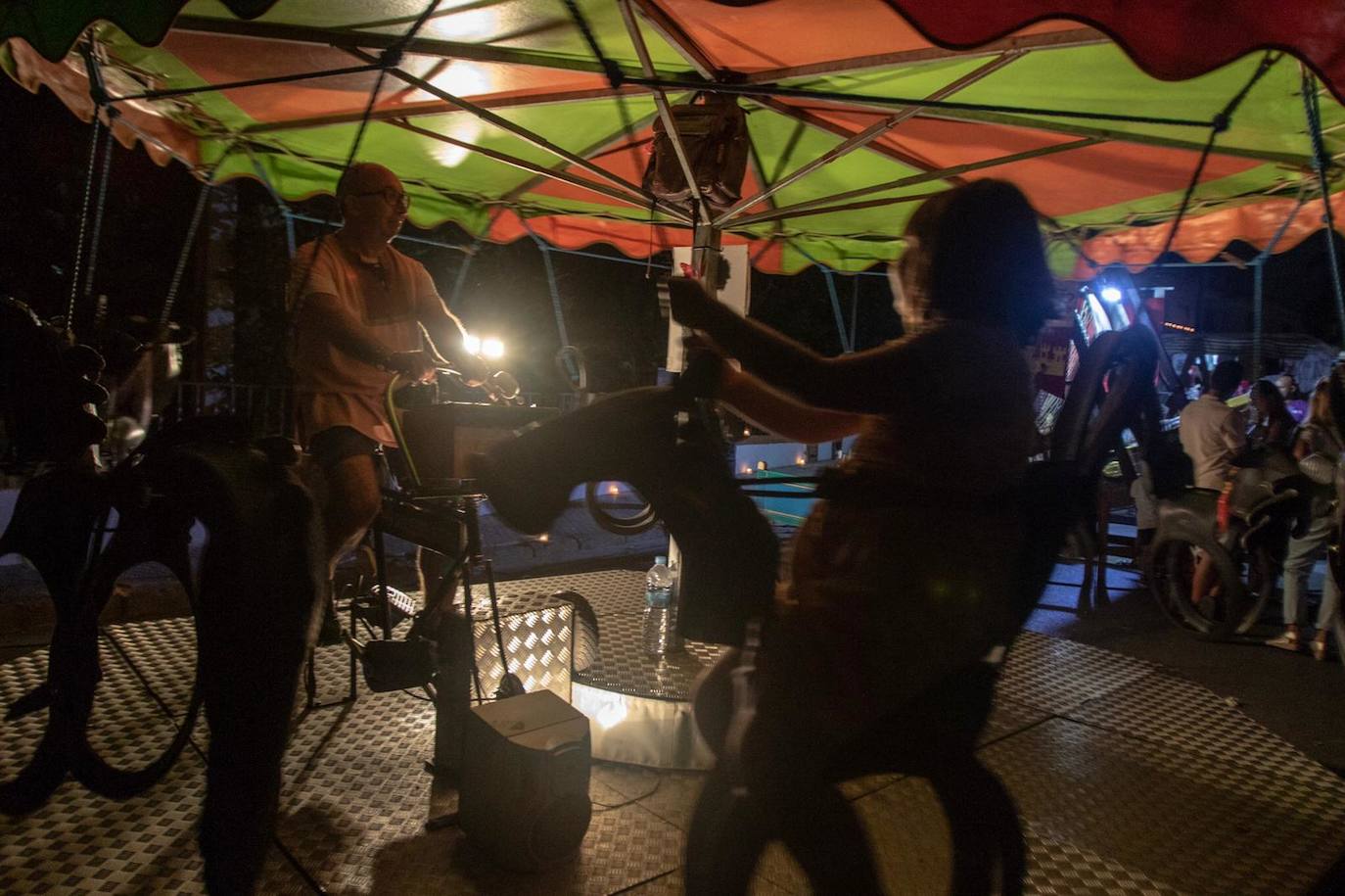 Unas 25.000 velas iluminan el municipio en la 23 edición de este certamen