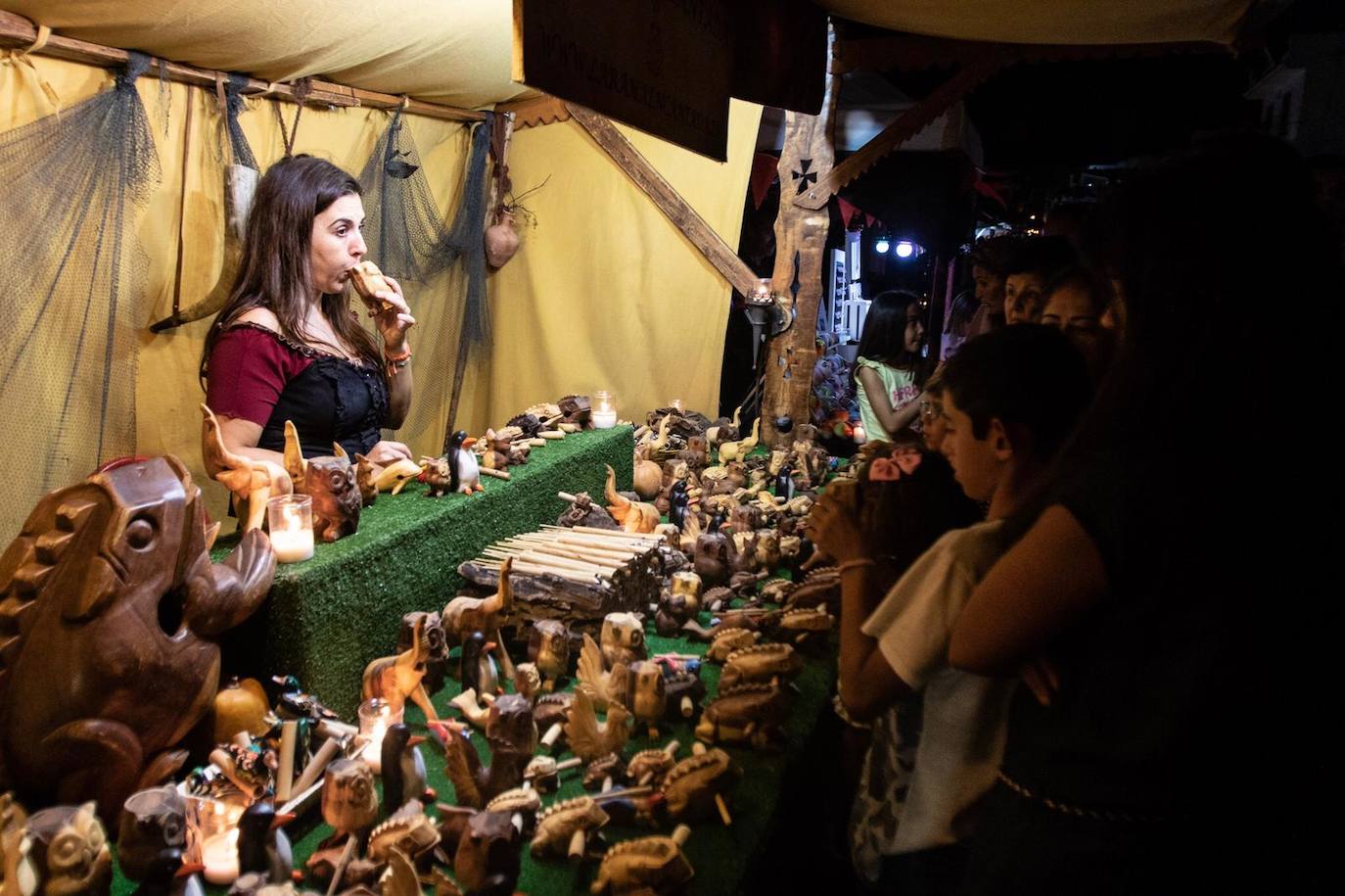 Unas 25.000 velas iluminan el municipio en la 23 edición de este certamen