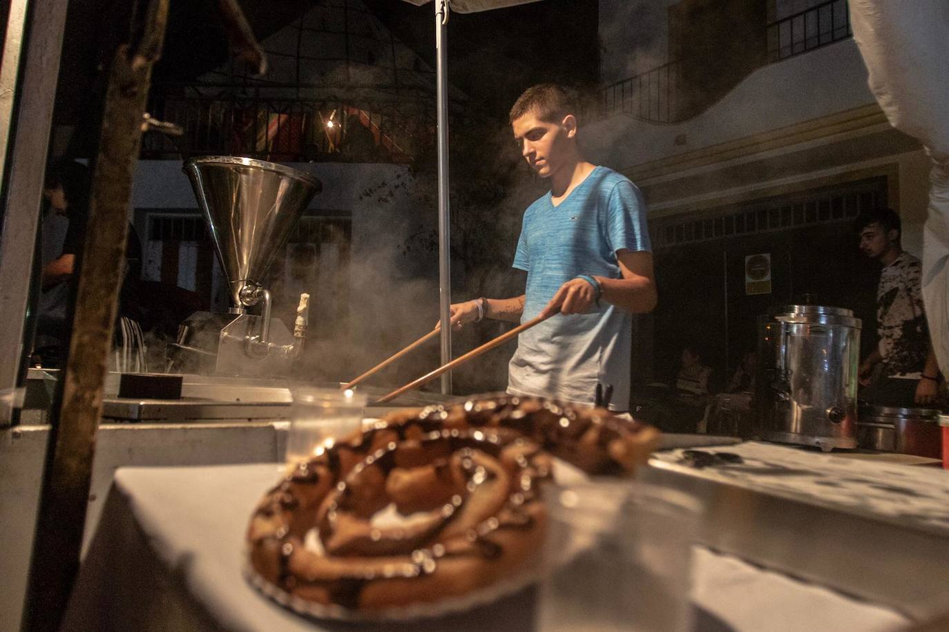 Unas 25.000 velas iluminan el municipio en la 23 edición de este certamen