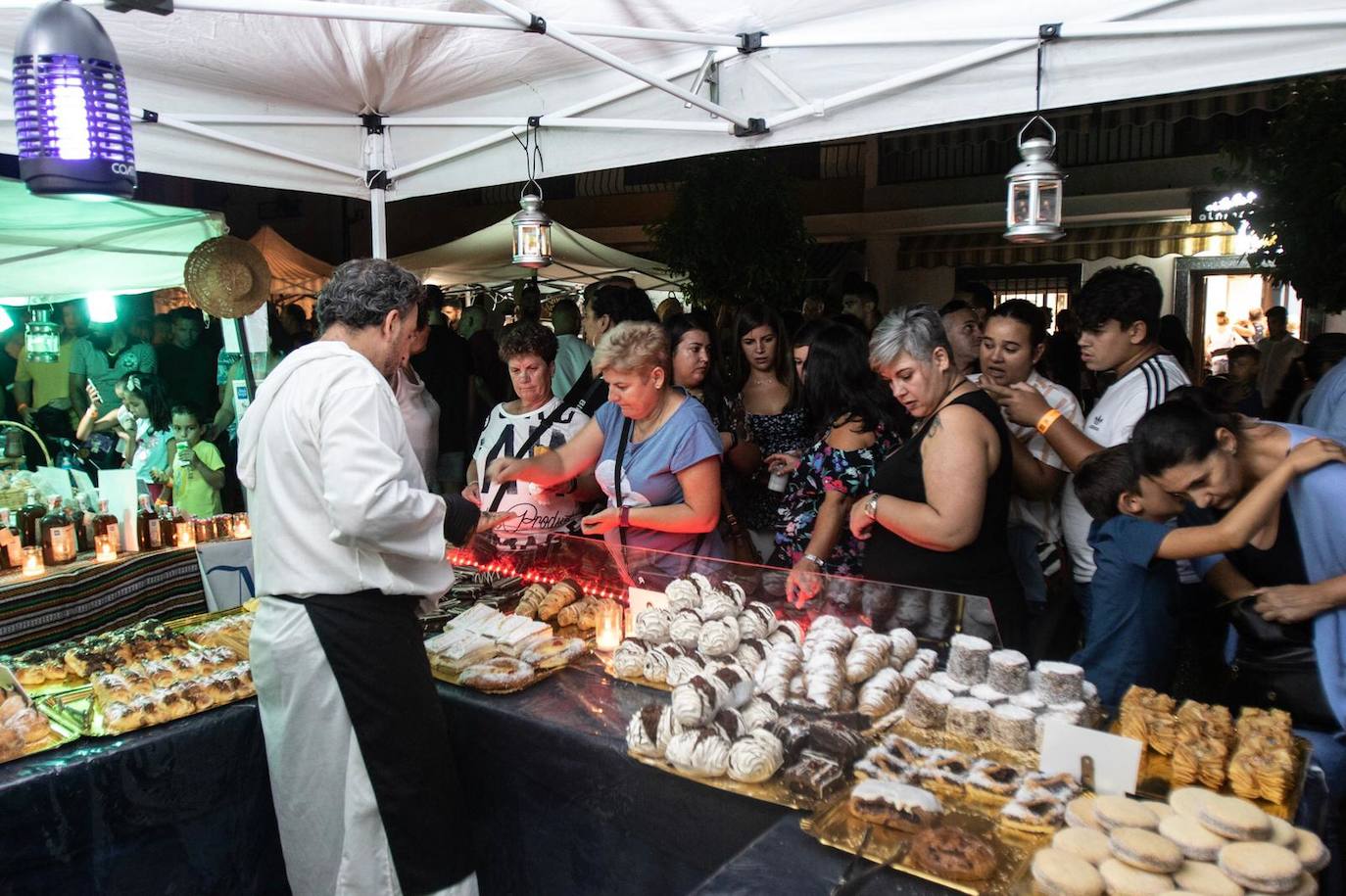 Unas 25.000 velas iluminan el municipio en la 23 edición de este certamen