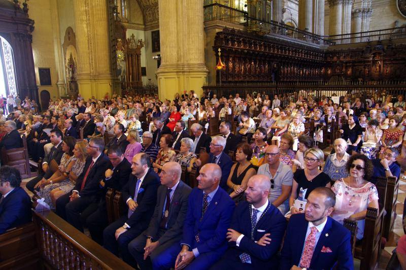 Los malagueños arropan a la Patrona en la misa en la Catedral de Málaga previa a la salida en procesión