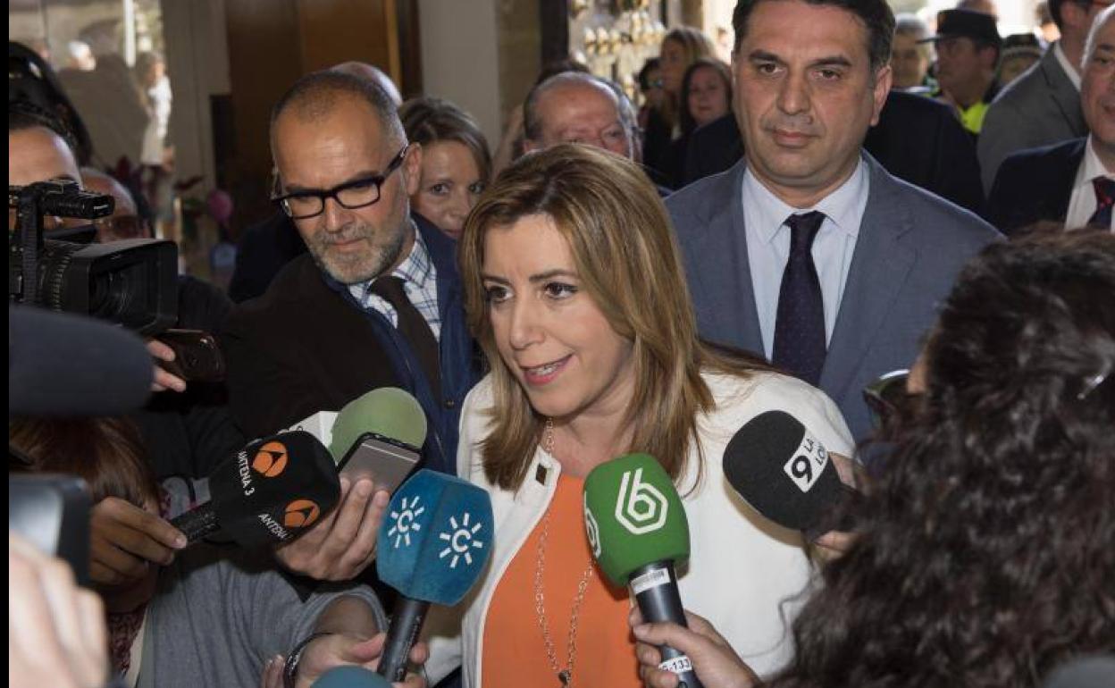 Susana Díaz asegura que el consejero de Salud debe marcharse por la listeriosis y Juan Marín considera que está fuera de lugar