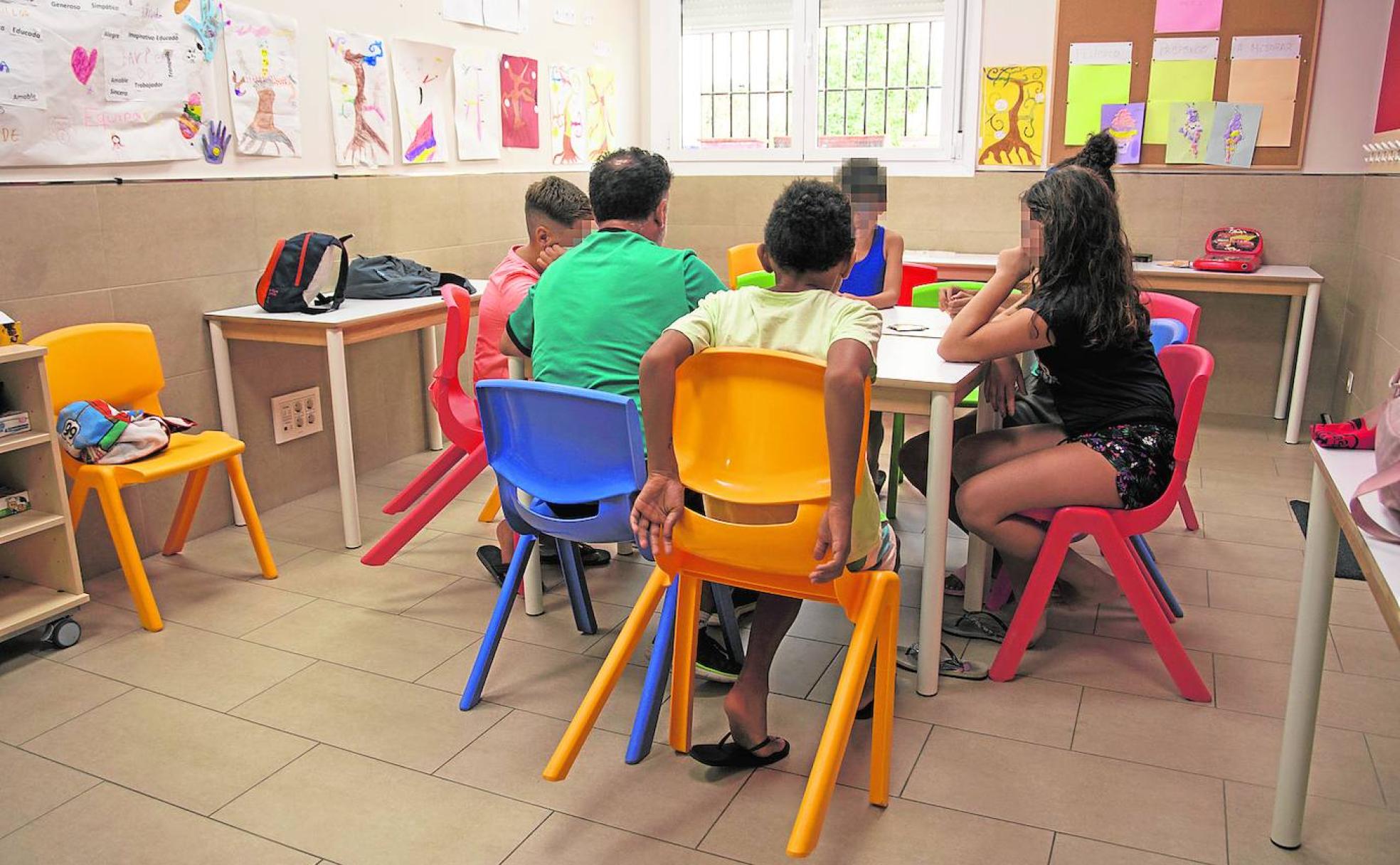 Una mano amiga para las familias y los niños