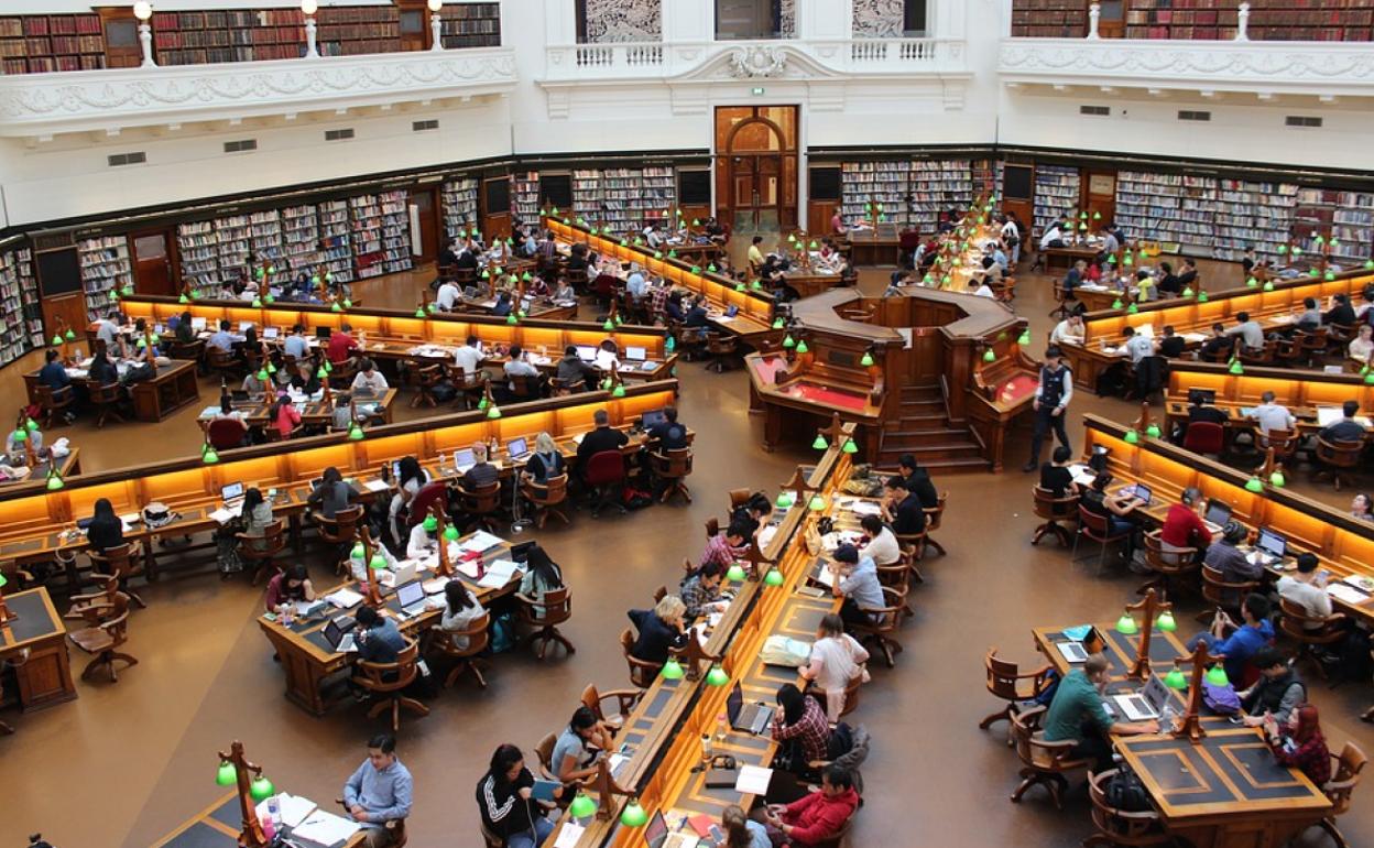 Los españoles con títulos universitarios ganan un 57% más que los que tienen estudios secundarios