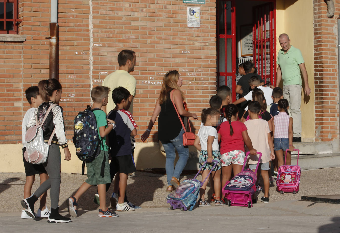 El presidente ha acudido al Manuel Altolaguirre, un centro de educación compensatorio y difícil desempeño, con 254 alumnos de diez nacionalidades. 