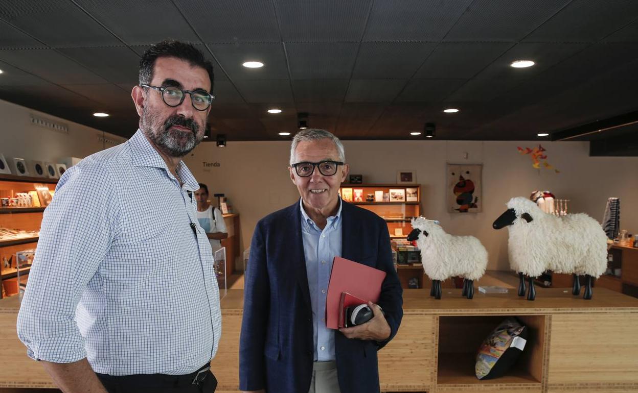 José María Luna y José Lebrero, en el interior del Centre Pompidou Málaga. 